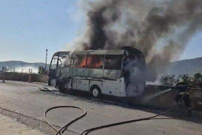 Muğla'da minibüs alev alev yandı