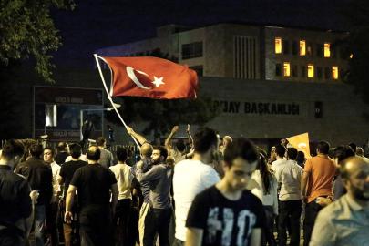 Duran: 15 Temmuz 2016 eşsiz destanla hafızalara kazınan bir gün