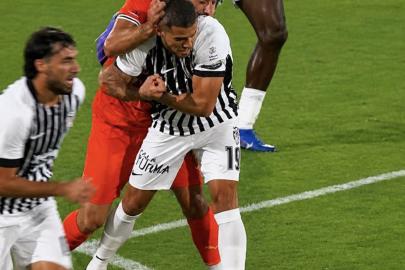 Alanyaspor - Beşiktaş maçındaki tartışmalı pozisyonla ilgili hakemlere suç duyurusu