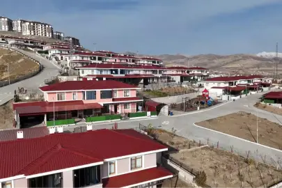 Elazığ’da 371 Ahıska Türkü aileye yeni konut ve kimlik kartı