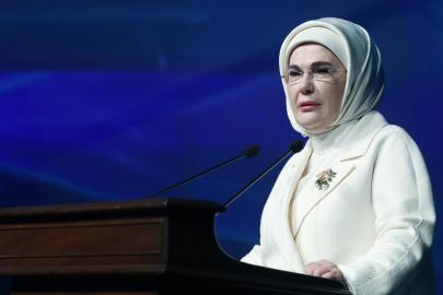 Emine Erdoğan AK Parti'nin 25. kuruluş yıl dönümünü kutladı